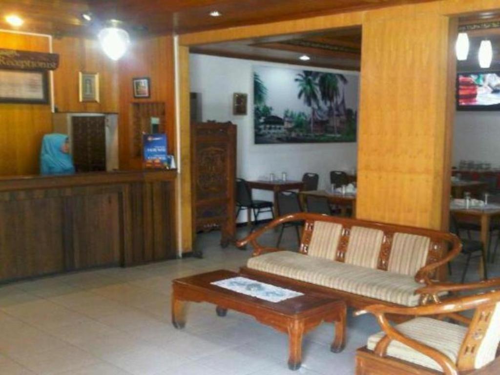 Ambun Suri Hotel Bukittinggi Exterior photo