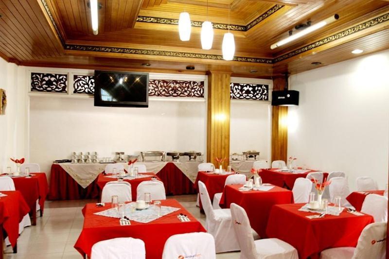 Ambun Suri Hotel Bukittinggi Exterior photo