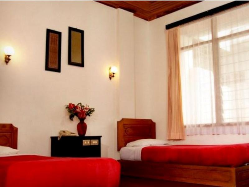 Ambun Suri Hotel Bukittinggi Exterior photo