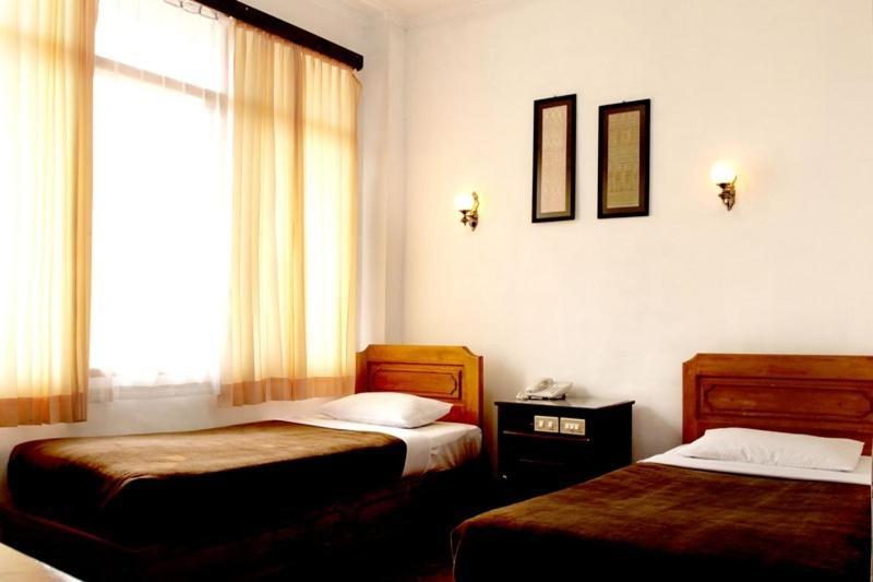 Ambun Suri Hotel Bukittinggi Exterior photo