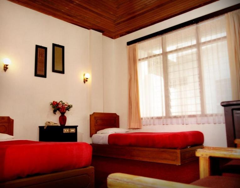 Ambun Suri Hotel Bukittinggi Exterior photo