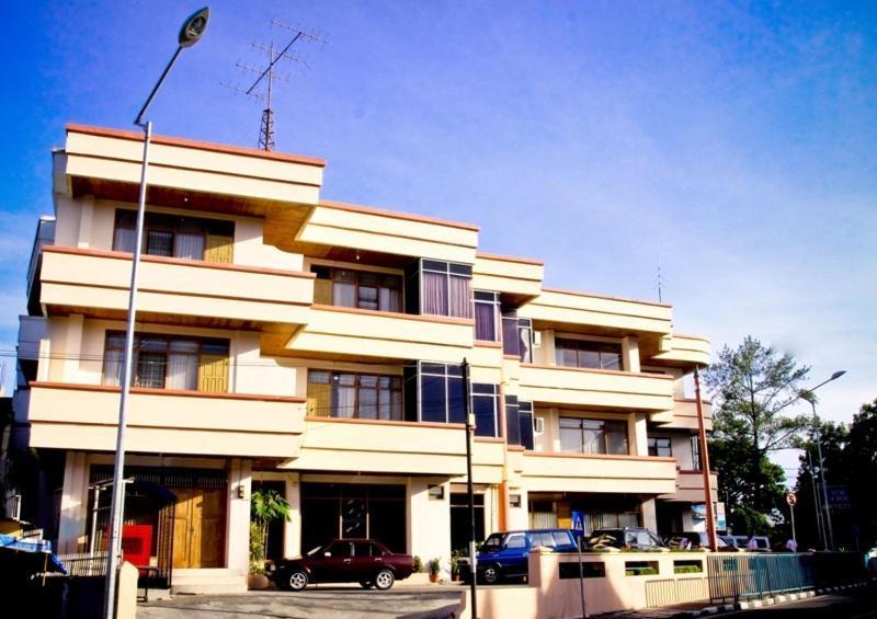 Ambun Suri Hotel Bukittinggi Exterior photo